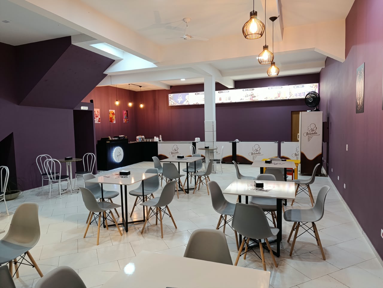 Interior da Sorveteria Na Wanda